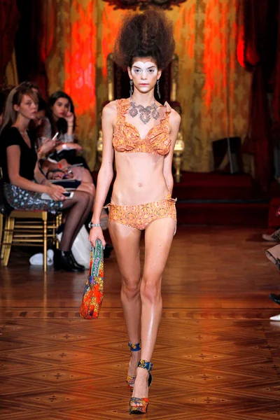 Look 32